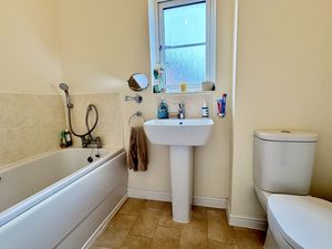 Family Bathroom- click for photo gallery